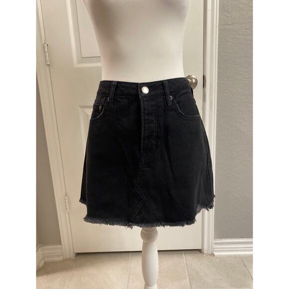 American Eagle Denim Mini Skirt  Raw Hem Washed Black 2000s Button Fly Size 8 - Picture 1 of 6